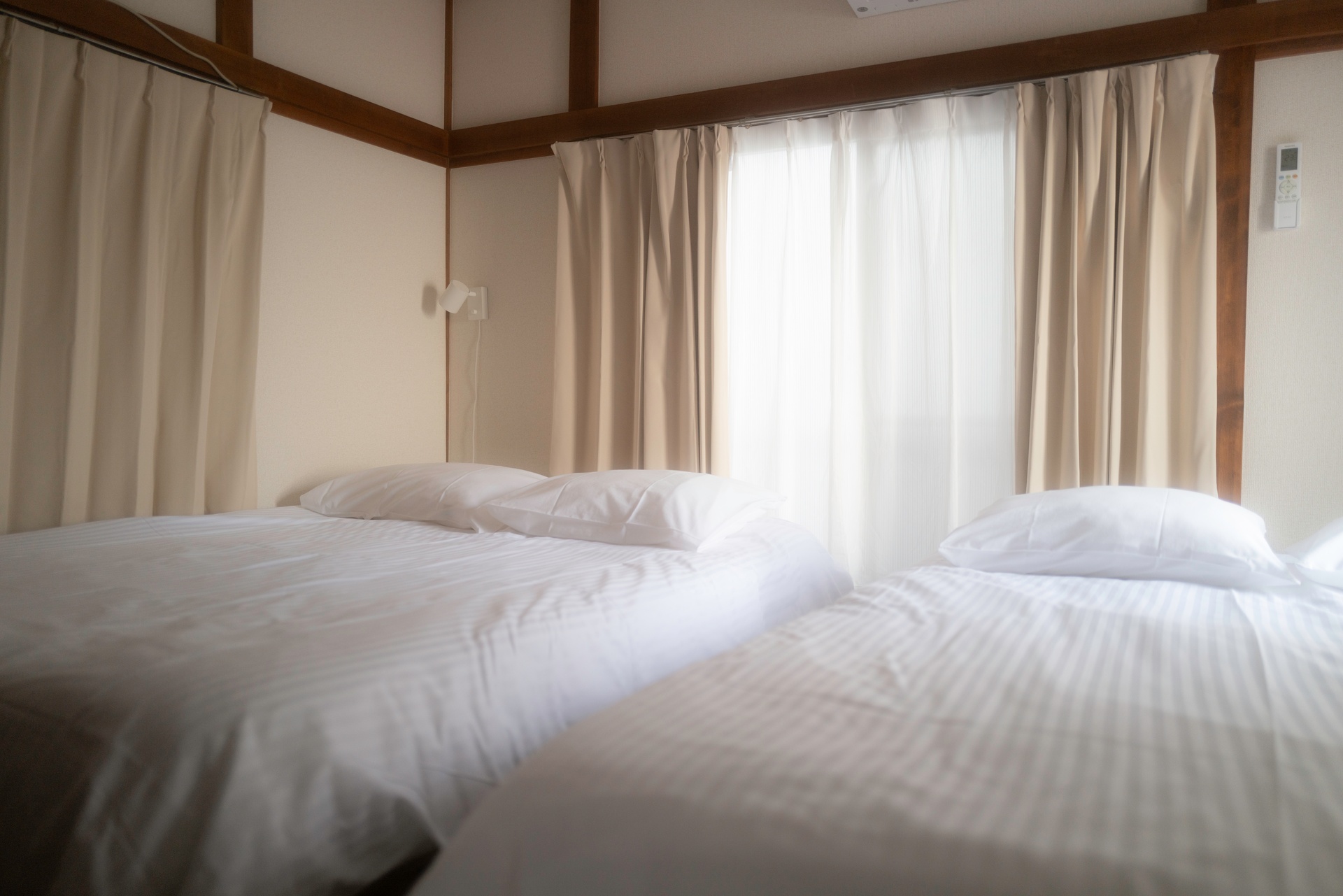 Bedroom with twin beds